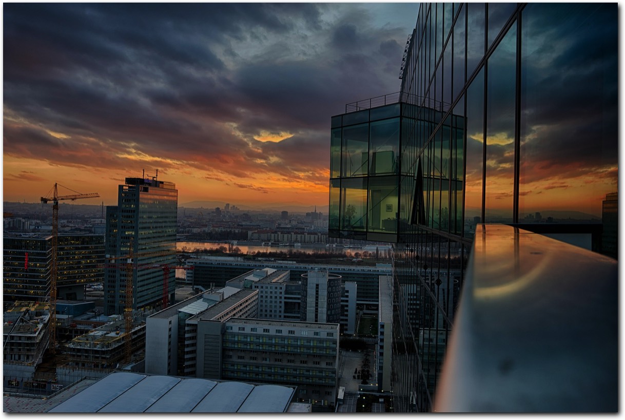 Wien Büroturm Abendstimmung